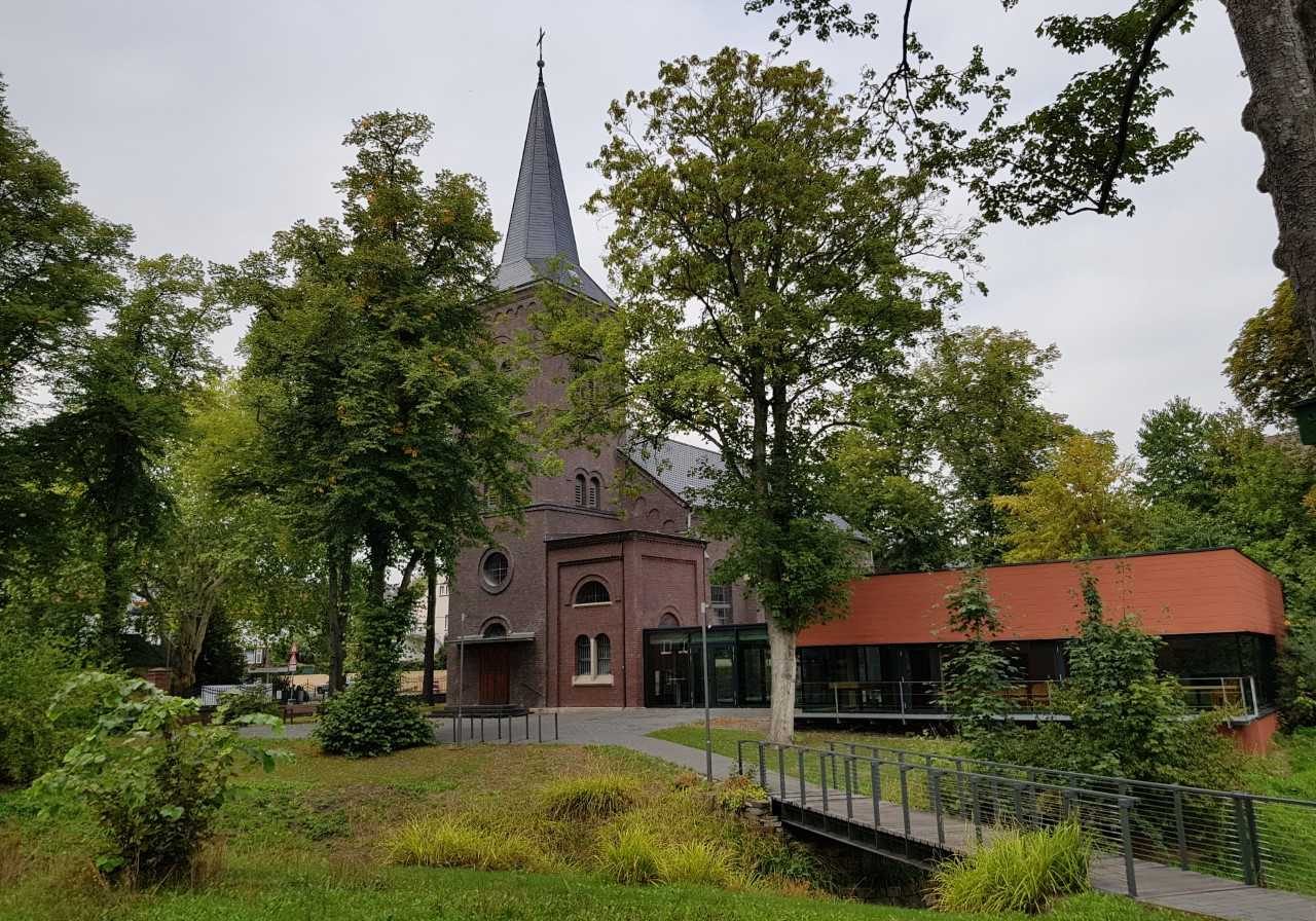 Die Gustav-Adolf-Kirche und das Gemeindehaus der evangelischen Kirche in Gerresheim. Quelle: Evangelische Kirche